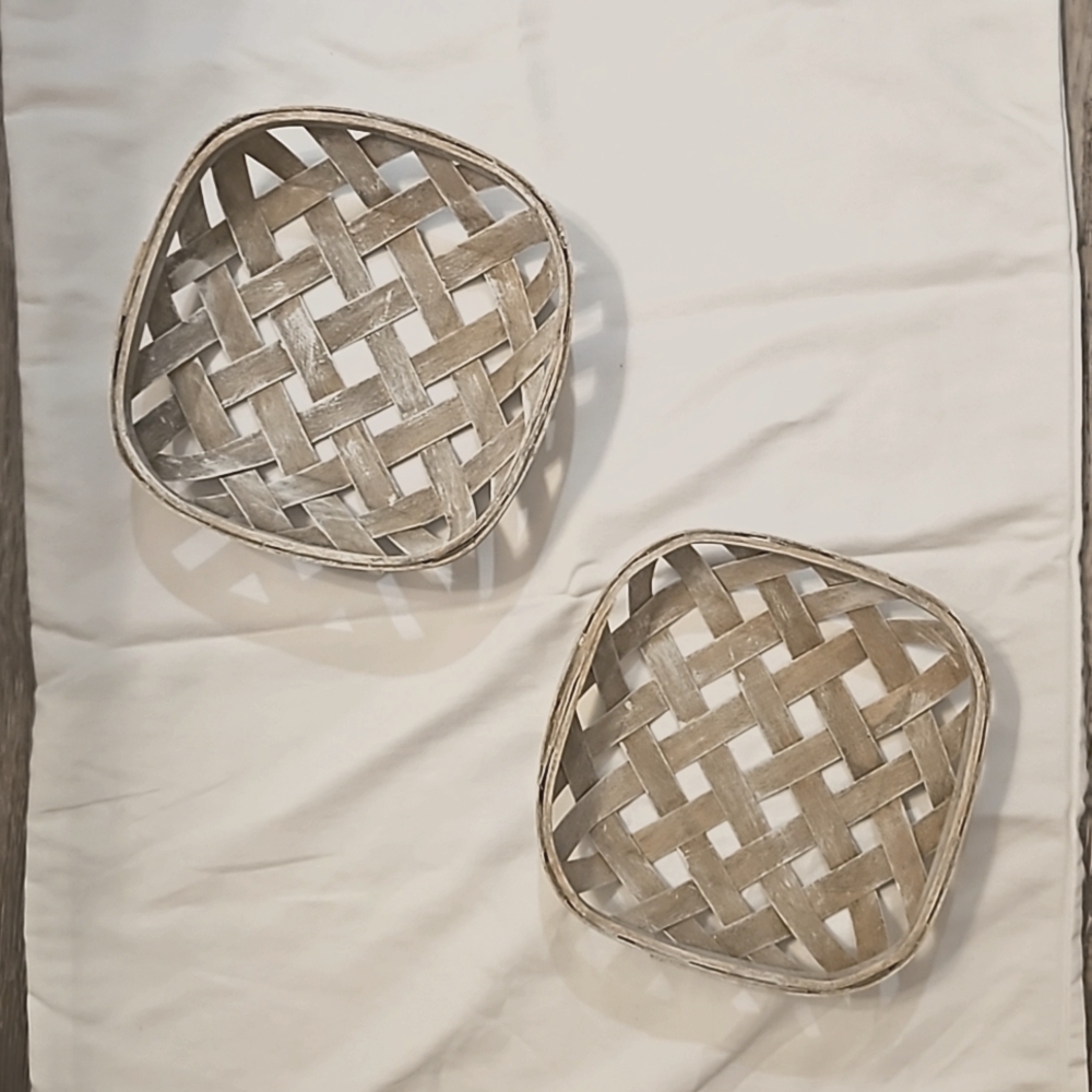 Set of 2 Distressed Mini Tobacco Baskets